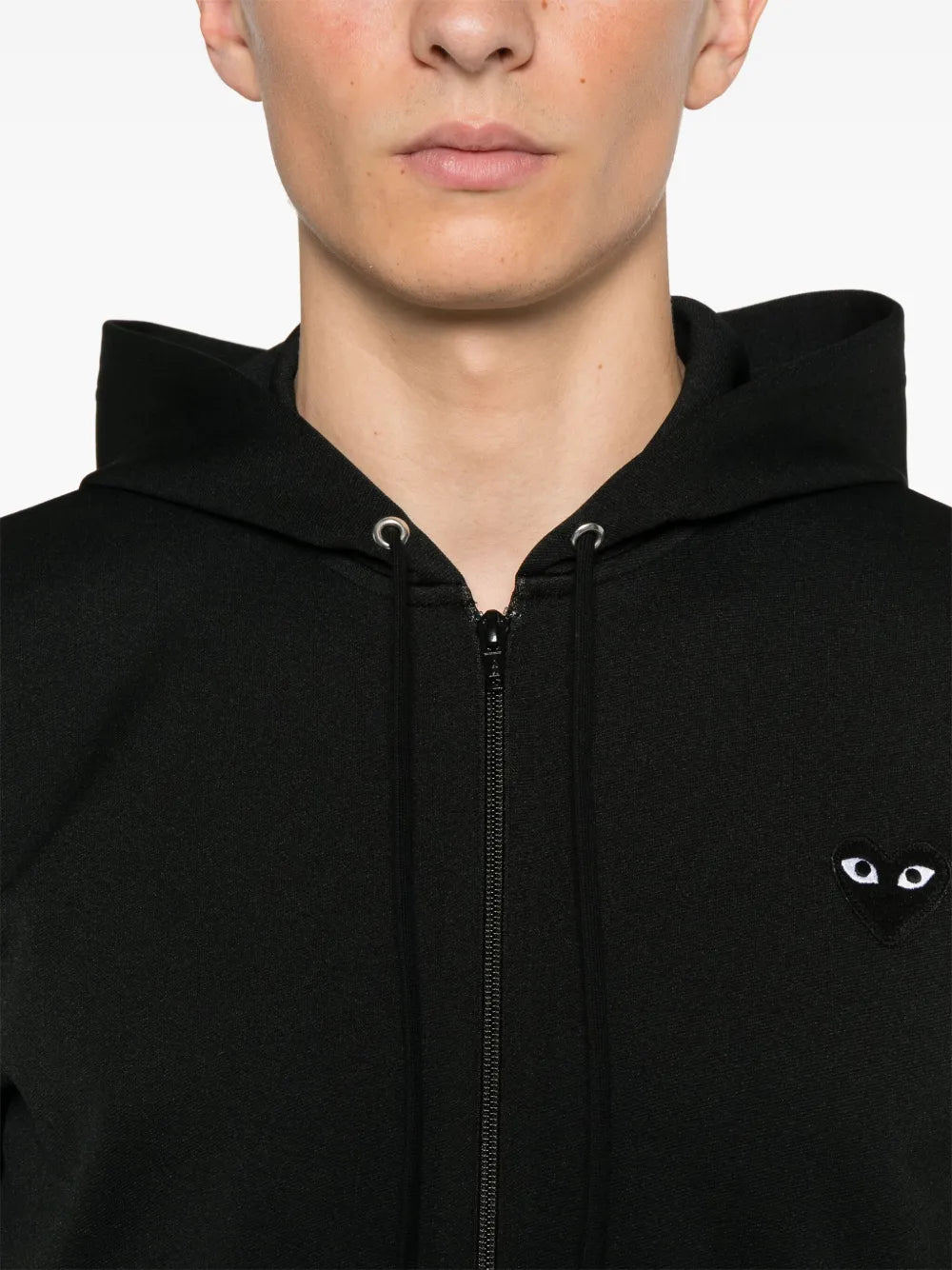 Moletom com capuz, zíper e patch de coração