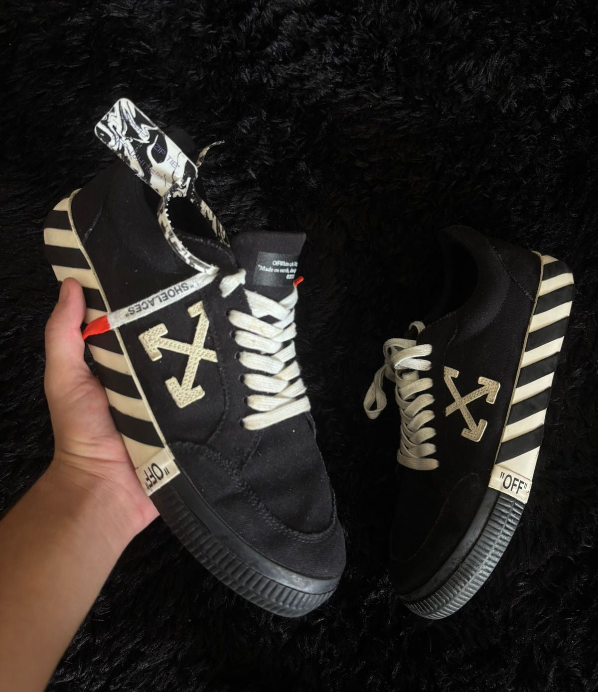 Off-White Vulcanized Black/White