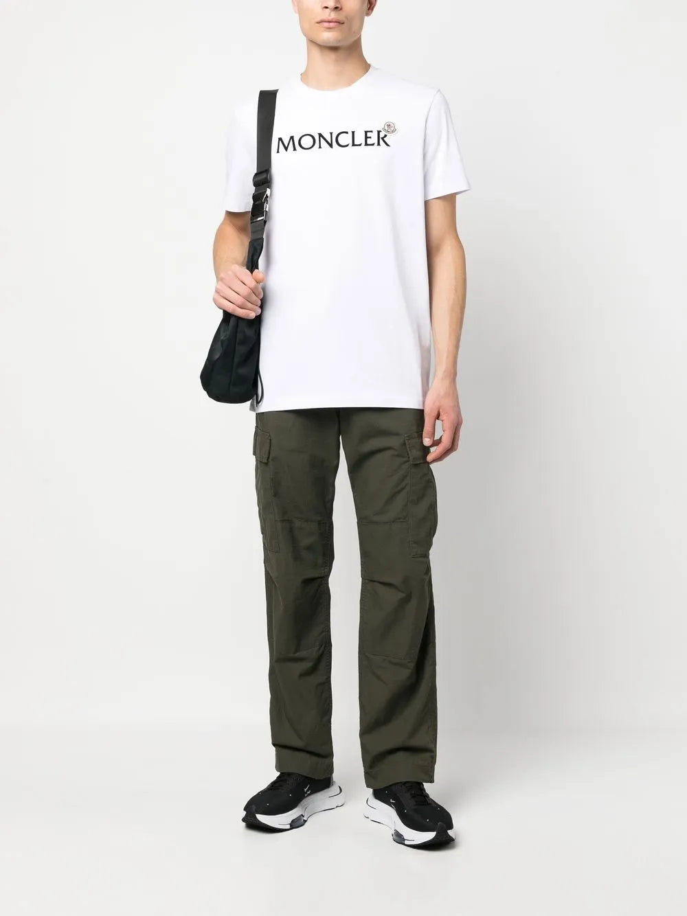 Camiseta com estampa de logo