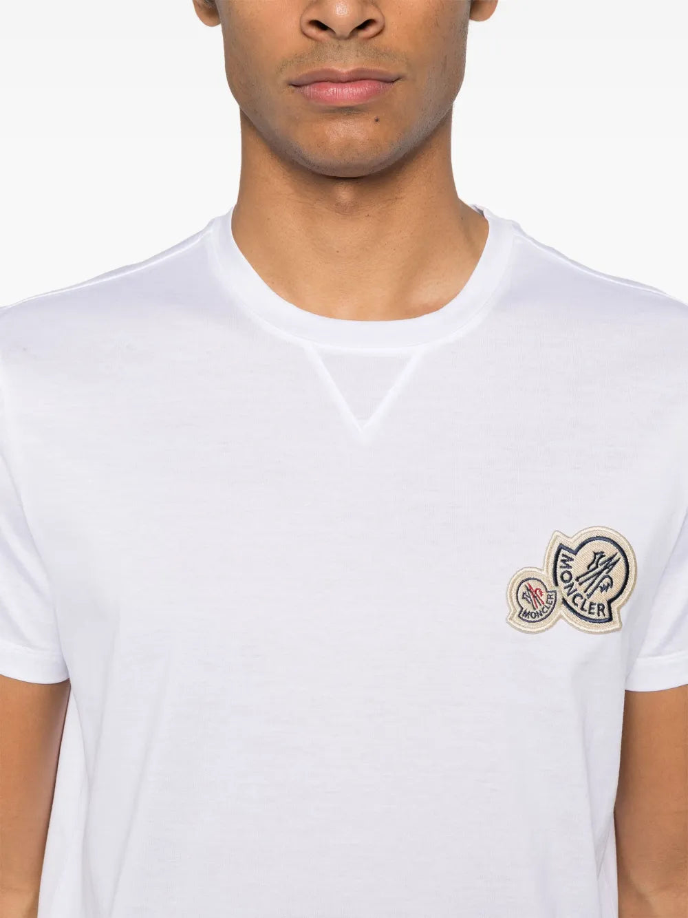 Camiseta com patch de logo