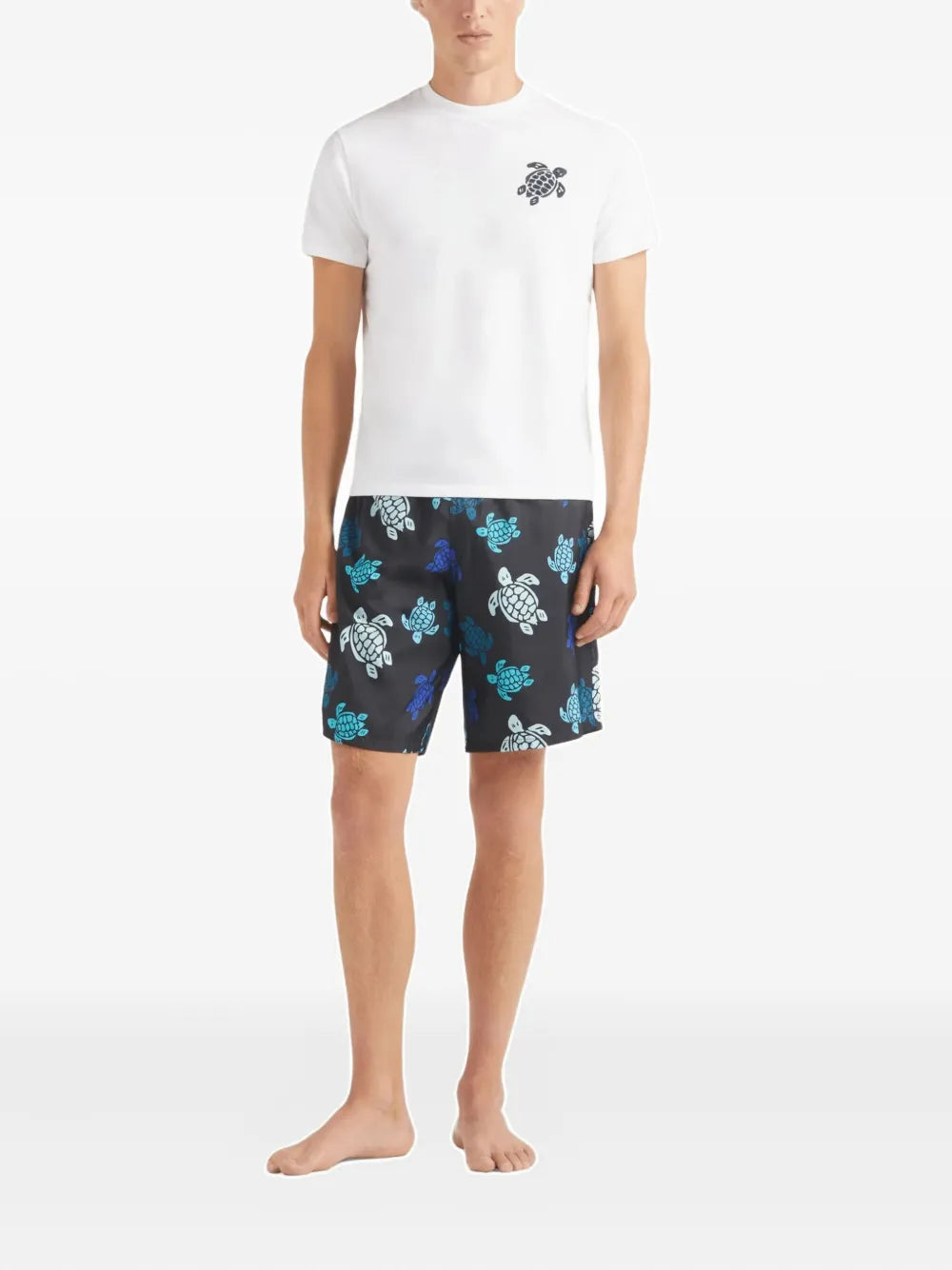 Camiseta decote careca com bordado