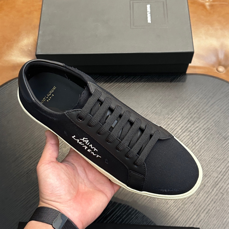 Tênis Cano Baixo Yves Saint Laurent Preto